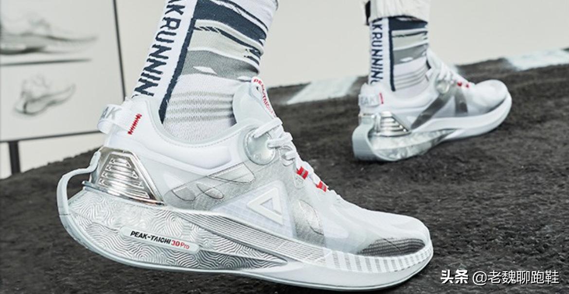 不看品牌看档次的表,adidasub跑鞋性价比推荐