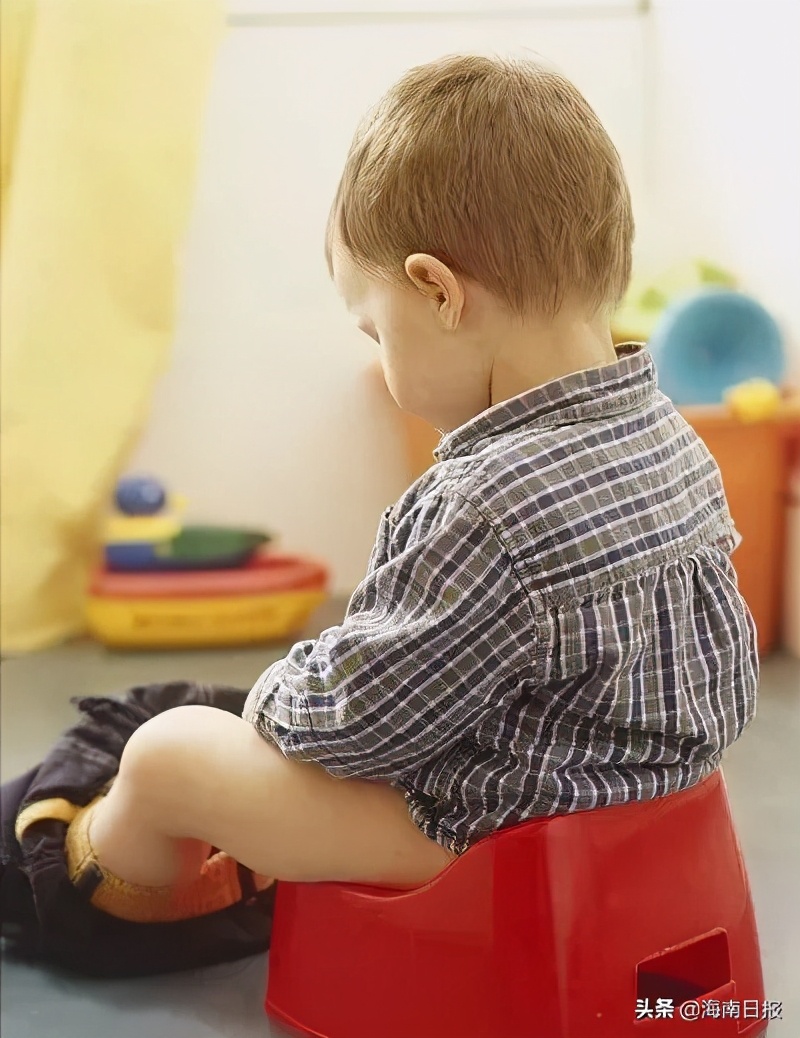 宝宝拉不出屎使劲哭闹怎么办,怎样判断宝宝拉不出粑粑