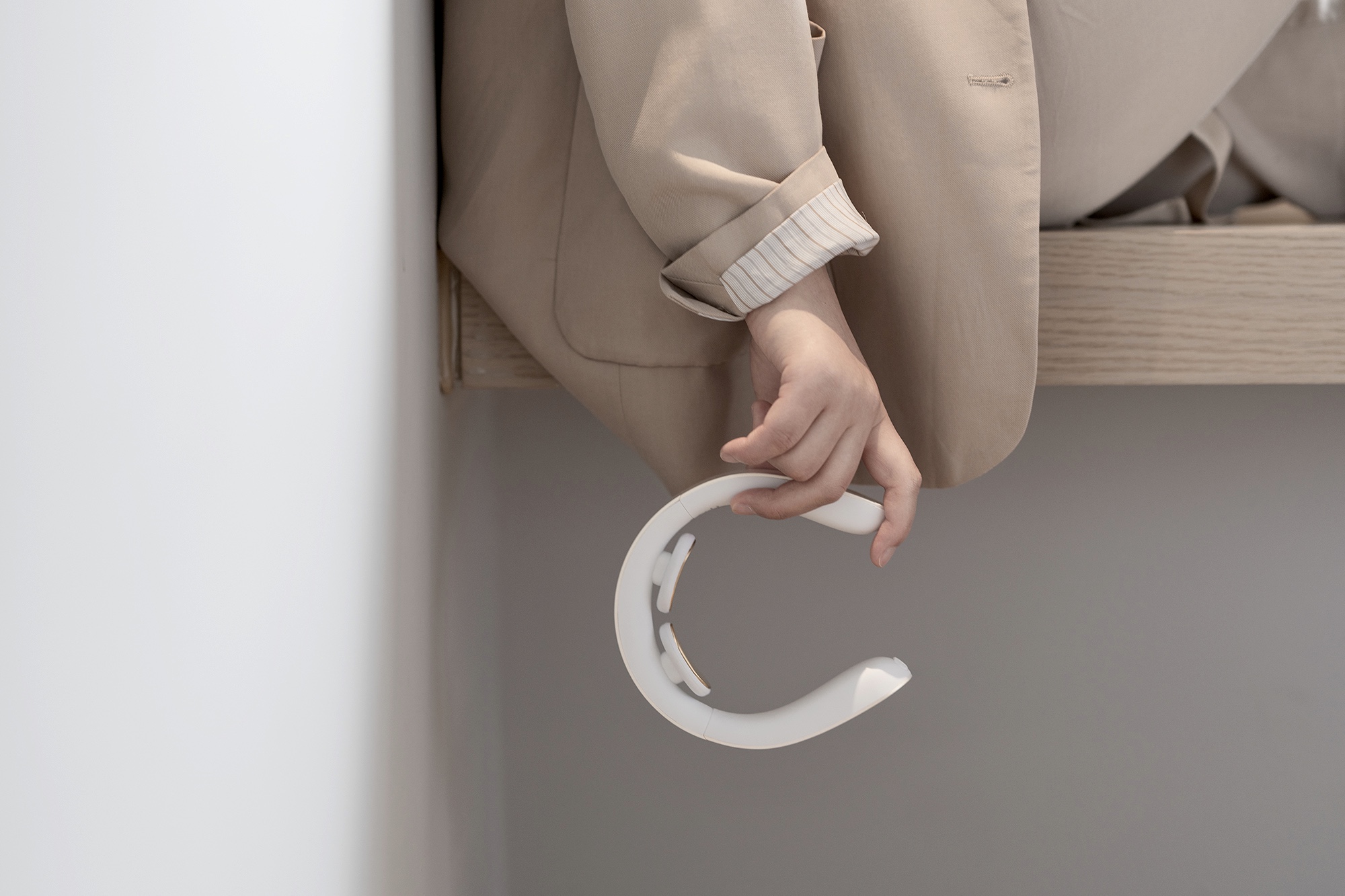 颈部按摩仪是否值得购买,颈部按摩仪测评是放电的吗