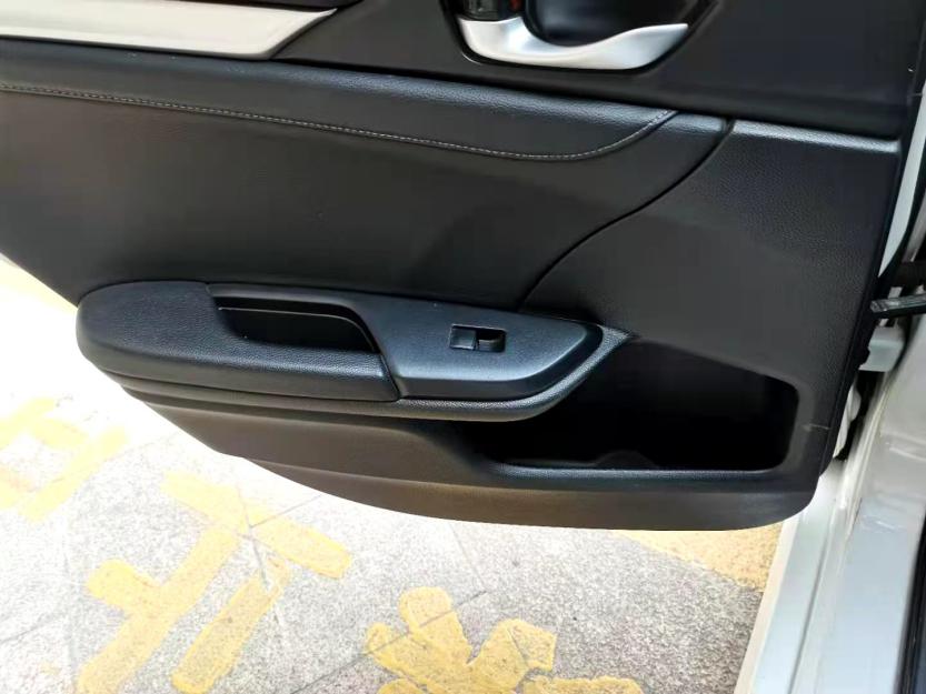 思域十代两厢与三厢的区别,十代两厢思域好还是三厢好