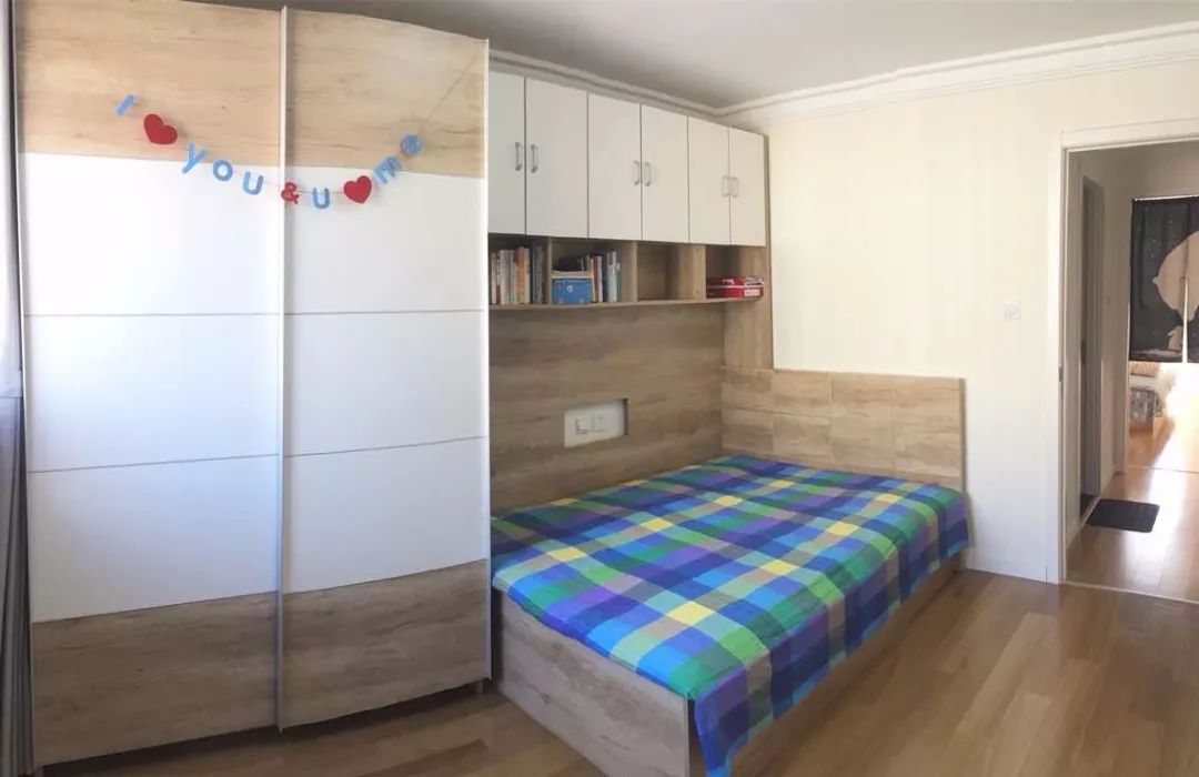 衣柜定制效果黄色原木,全屋定制白色衣柜轻奢效果图