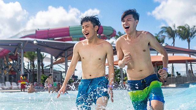 今夕有你丨99元双人票限时抢！免费写真、缘分墙、潮人趴…七夕来狂欢水世界占领你的主场