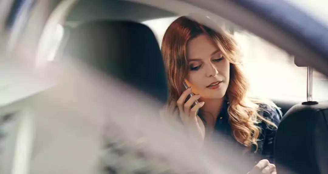 为什么一坐电动汽车就头晕想吐,坐电动轿车头晕恶心怎么回事