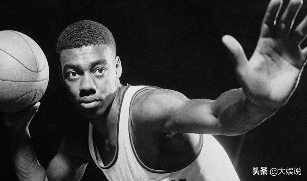 哪些足球巨星穿过11号球衣,所有著名球星的球衣号是几