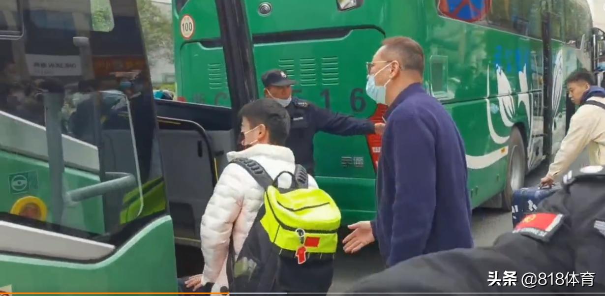 国乒队樊振东乒乓球包,国乒出征沙特樊振东