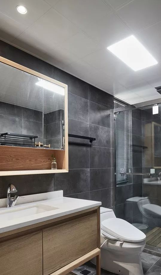 卫生间圆镜子加镜柜效果图,卫生间智能镜柜一体选哪种