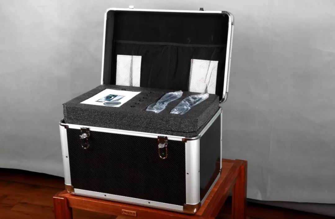 一个修理专业音响多人的德国人设计的reProducerEpic5音箱试用