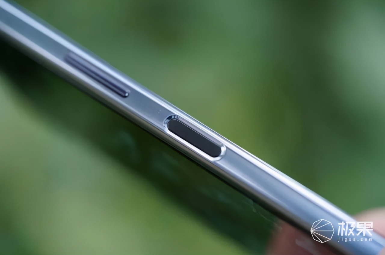 每秒120张连拍索尼a93,索尼xperia1ii120倍变焦