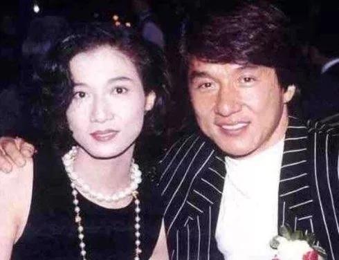 洪金宝老态照片,洪金宝现身街头满头白发