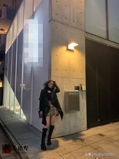 范志毅大女儿罕见现身探班父亲,范志毅二女儿近照