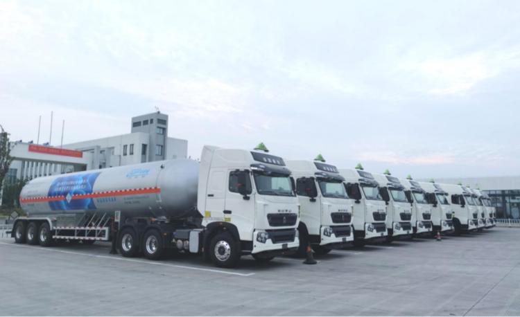 豪沃th7危化品牵引车,豪沃t7h燃气版危化品牵引车