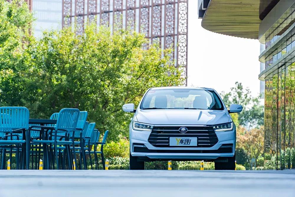 比亚迪秦plusdm-i燃油充电快吗,比亚迪秦没有钥匙能启动吗