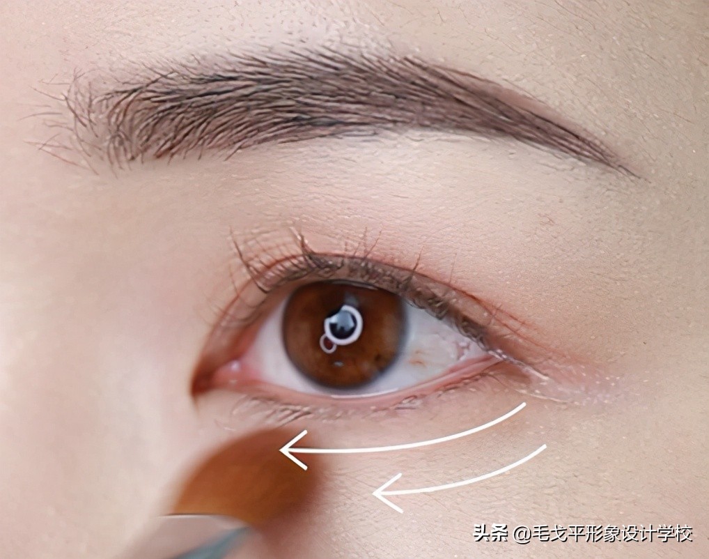 眼妆怎么画法干净不会显脏,眼妆怎么画干净好看