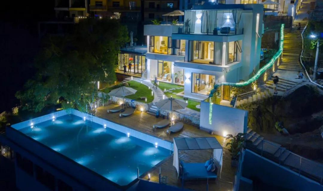 慢综艺之光拒绝剧本测评数十家“顶级”民宿，第一期就是浮云牧场