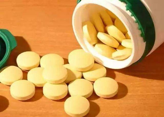 高三女生说自己是“处女”，却挤出“母乳”，妈妈得知原因后落泪