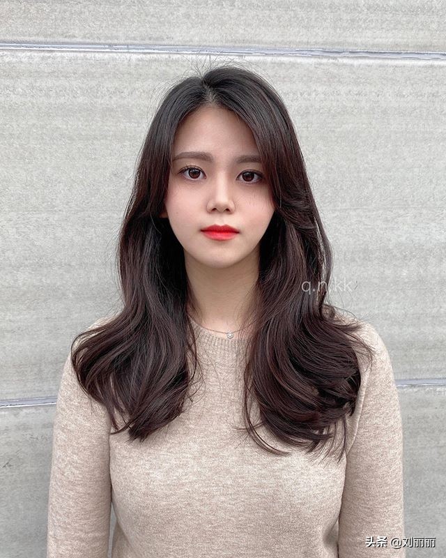 今年最流行羊毛卷中短发卷发,短发卷发推荐发量少羊毛卷