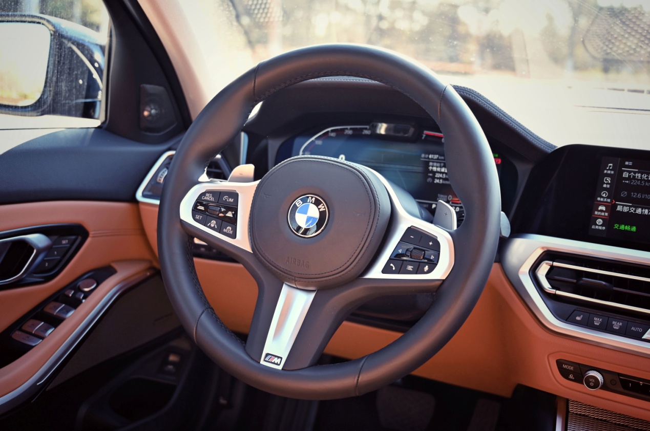 万变不离其宗试驾宝马330lixdrive,宝马330ixdrive曜夜m运动版试驾