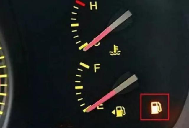 油表报警灯亮了还能跑多远,汽车油表灯报警后还能跑多少公里