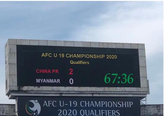 连大学校队也输的这支国足终于赢球了，球迷：下一场现原形！