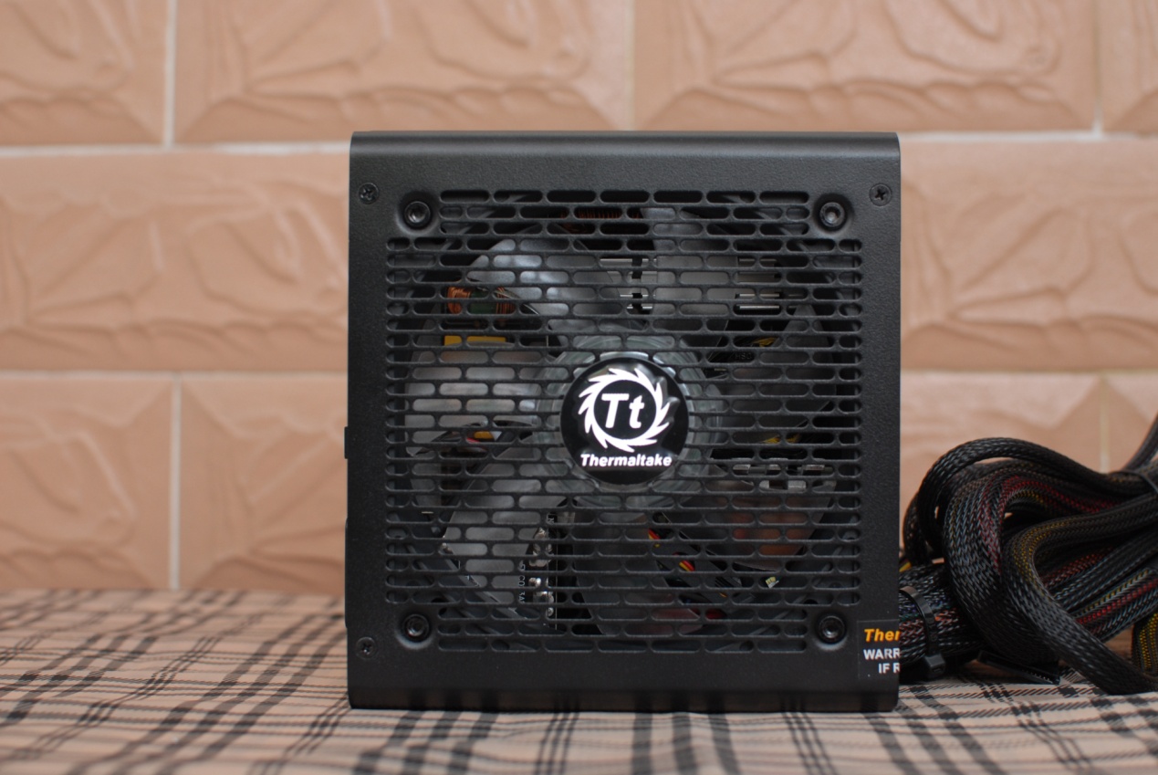 thermaltake机箱挑战者h6,真材实料看得到的产品