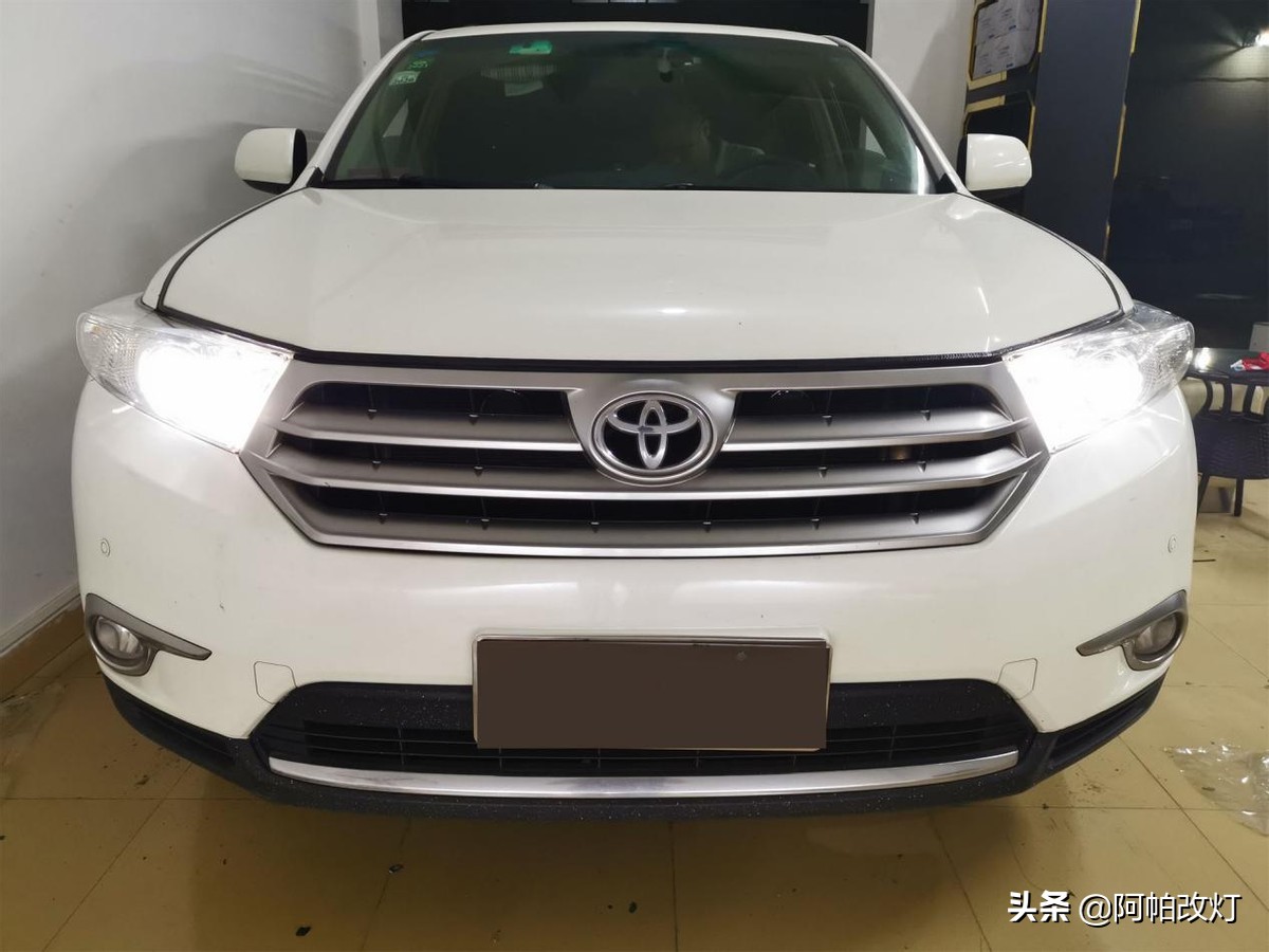 汉兰达改原厂led车灯,09款汉兰达双光透镜泪眼日行灯