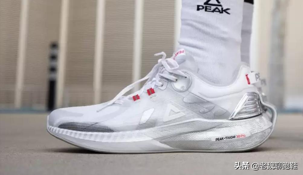 不看品牌看档次的表,adidasub跑鞋性价比推荐