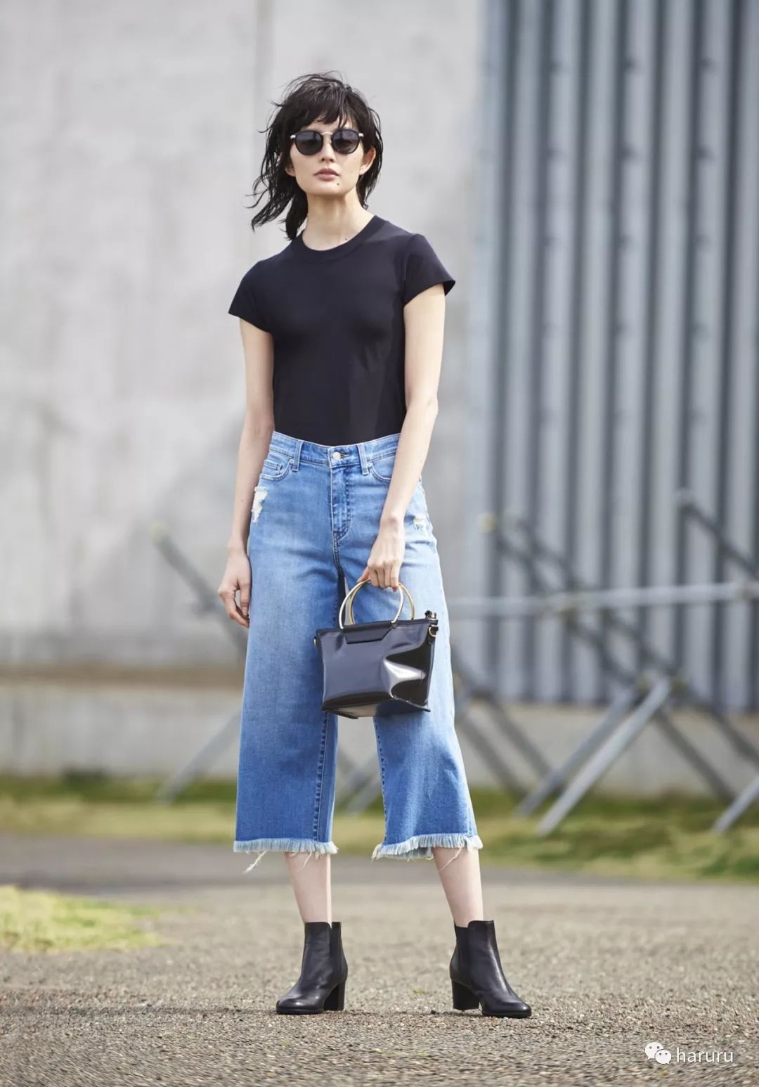 赖冠霖联名同款羽绒服,赖冠霖深蓝色西装