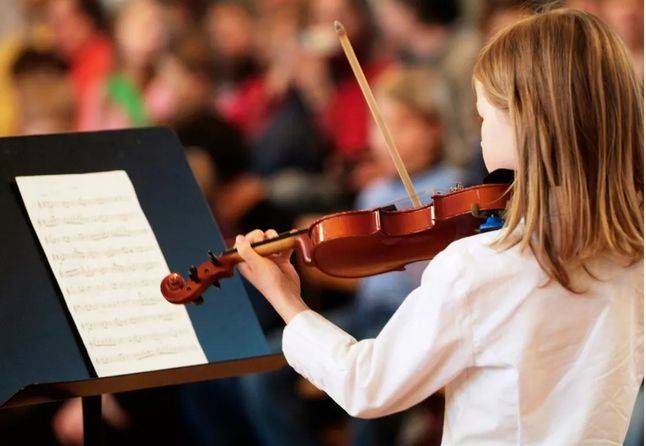 女孩子学什么乐器好全方面考虑,女孩子学什么乐器容易学