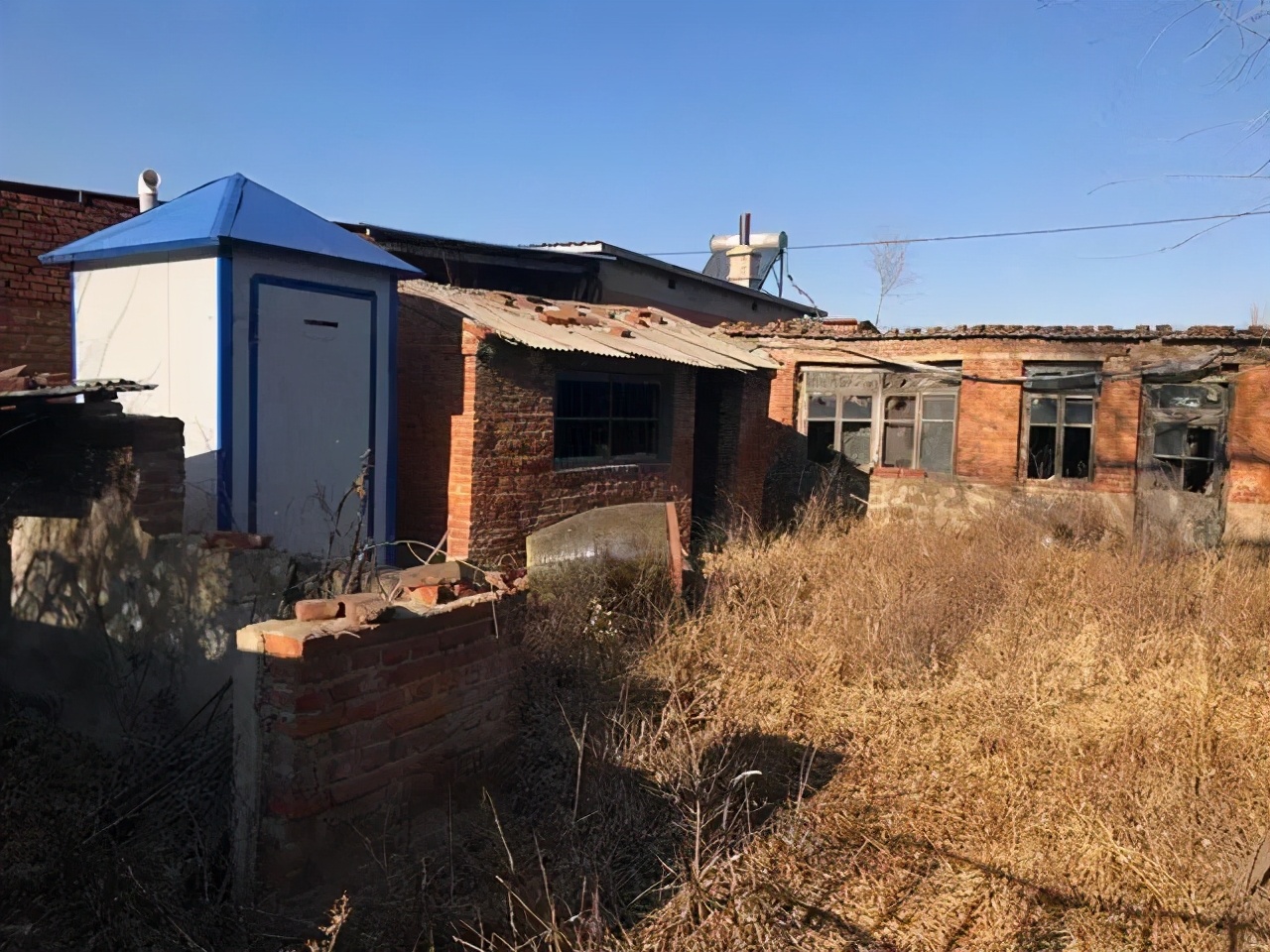 马桶对着餐厅怎么办,马桶对灶台的尴尬