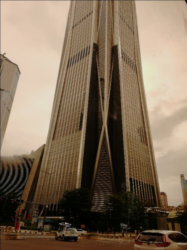 深圳东门批发衣服,买衣服去深圳哪里实体店