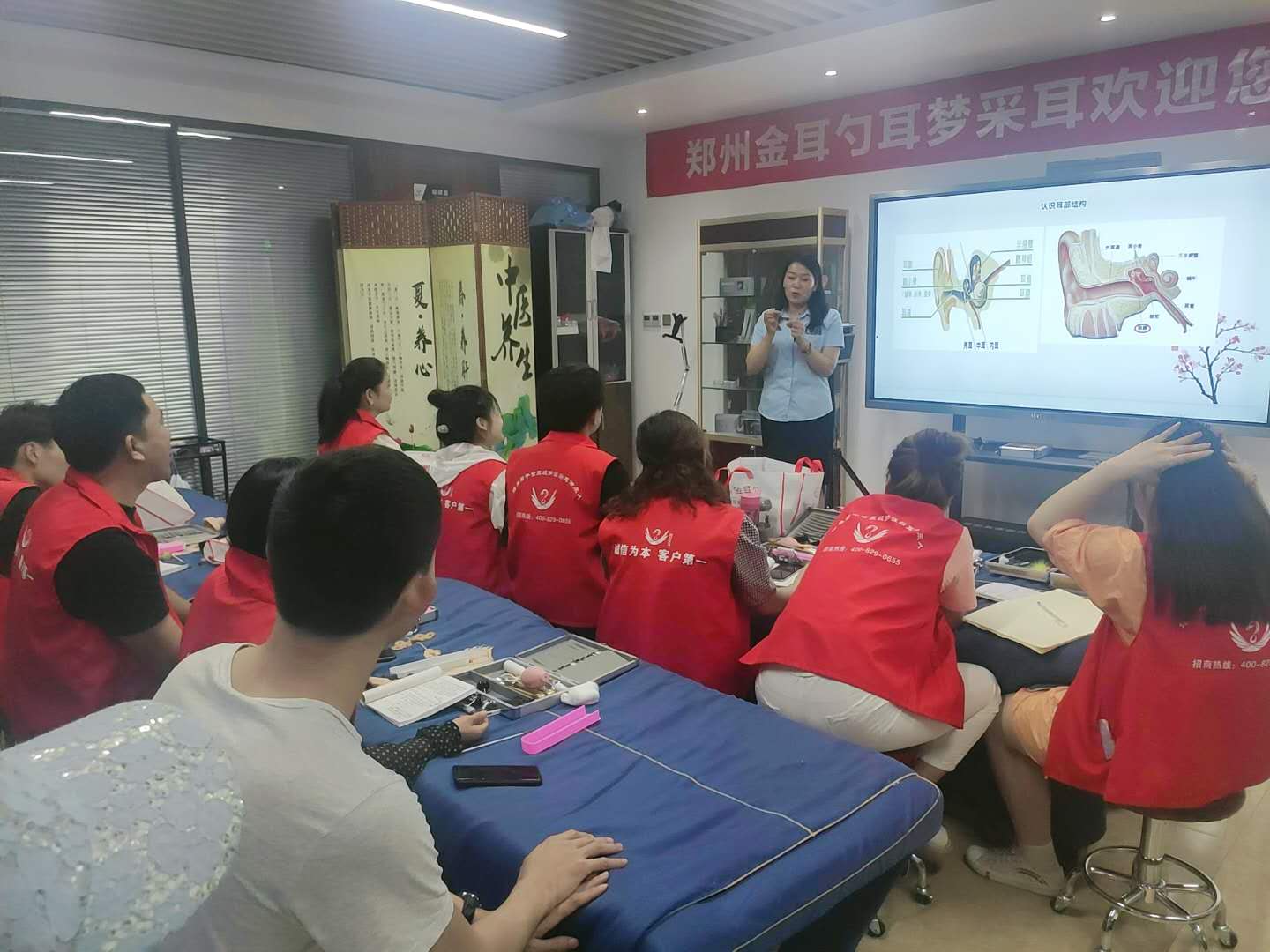 开采耳店赚钱吗,现在开采耳店有前途吗