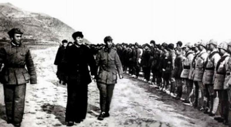 他曾紧急救驾毛主席，建国后中央规定，见主席不准带枪，他是例外