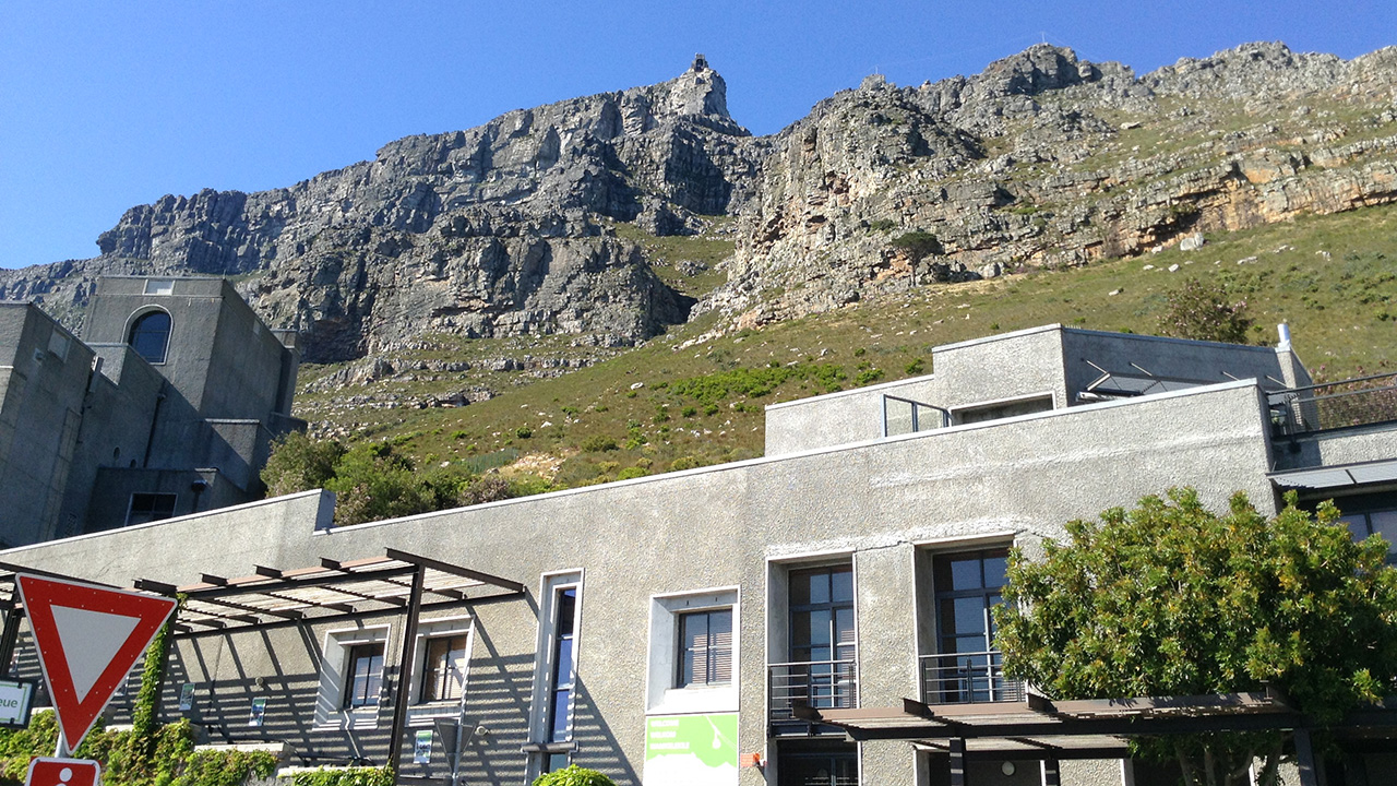 神秘的非洲平顶山：就像一个巨大餐桌，常年被云雾笼罩！