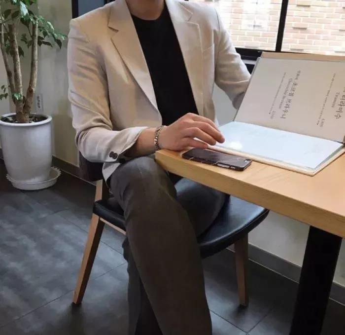 超丧成熟稳重的头像男,丧到极致的男生头像真人