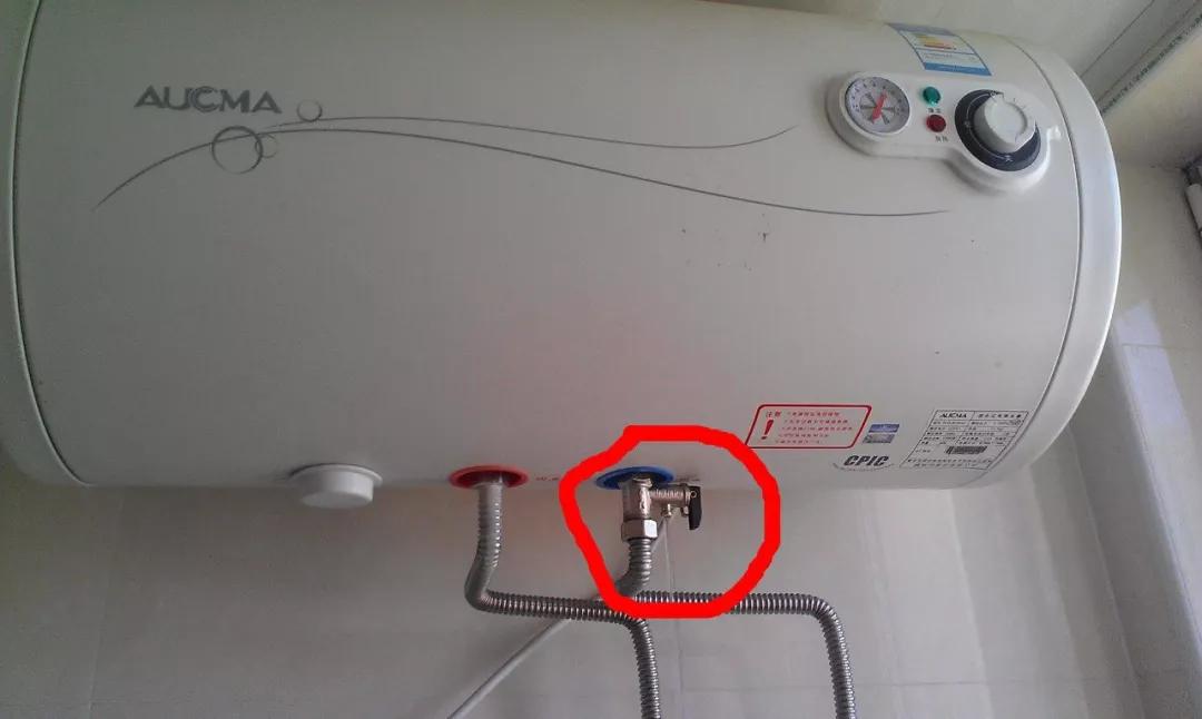 热水器的插头拔好还是不好,热水器要不要每天拔插头节约电