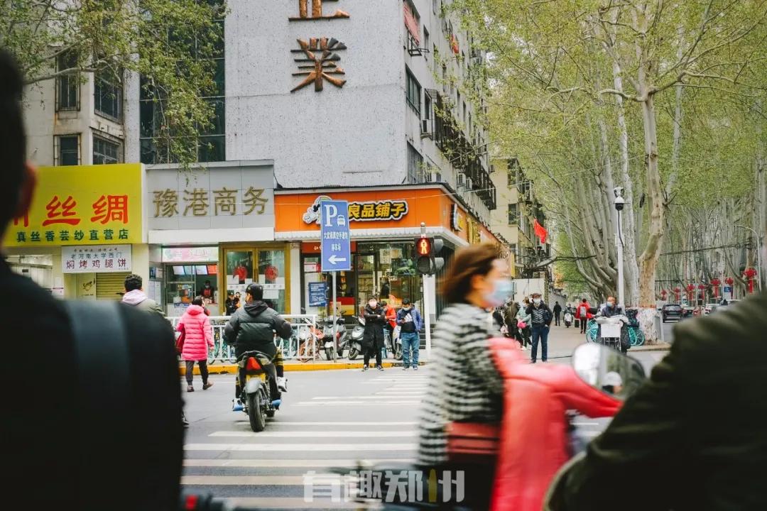 春雨落在叶子上,春雨落在树叶上的详细描写