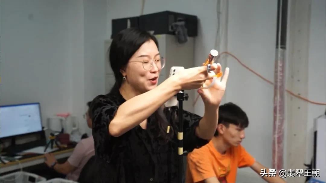 鎶栭煶鐢靛晢鐩存挱鍩哄湴鐝犲疂,钃勫娍鍚埅