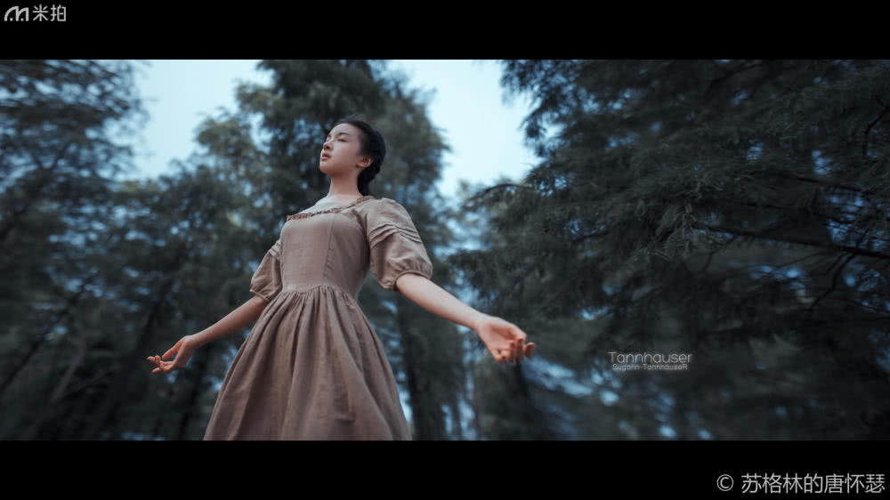 草地美少女拍照姿势,草地少女风写真