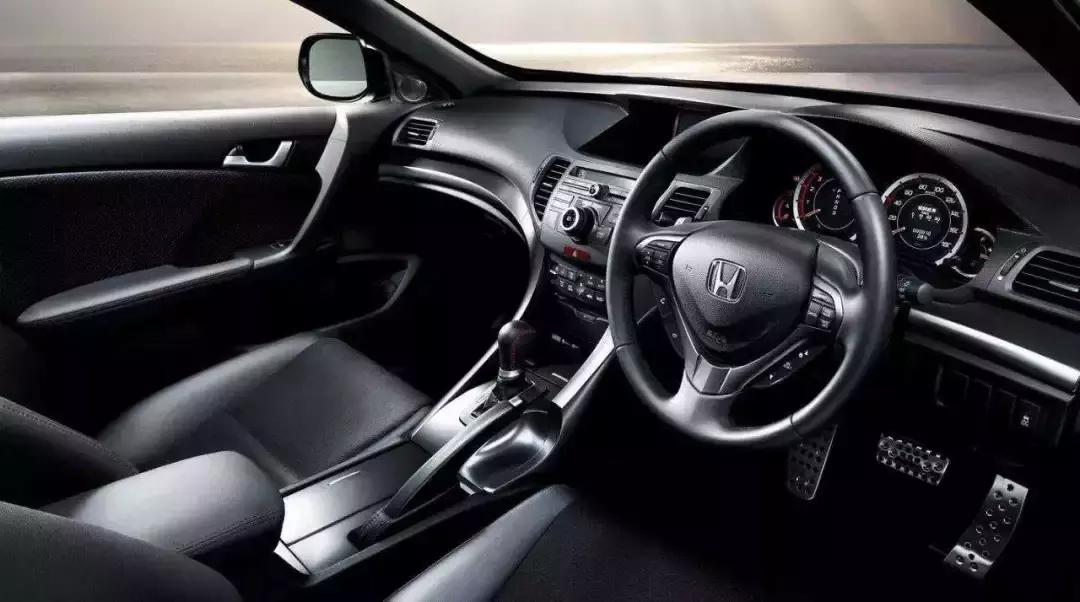 右舵车的油门和刹车,右舵车的刹车和油门