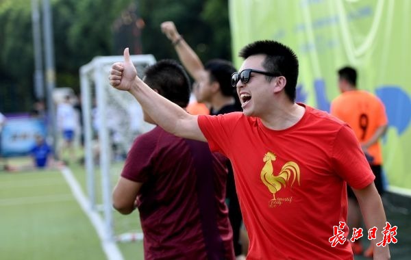 踢足球乐趣多,踢足球的愉快时光