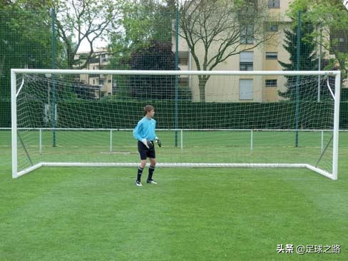 门将如何练非惯用手,门将如何正确处理传中及训练方法