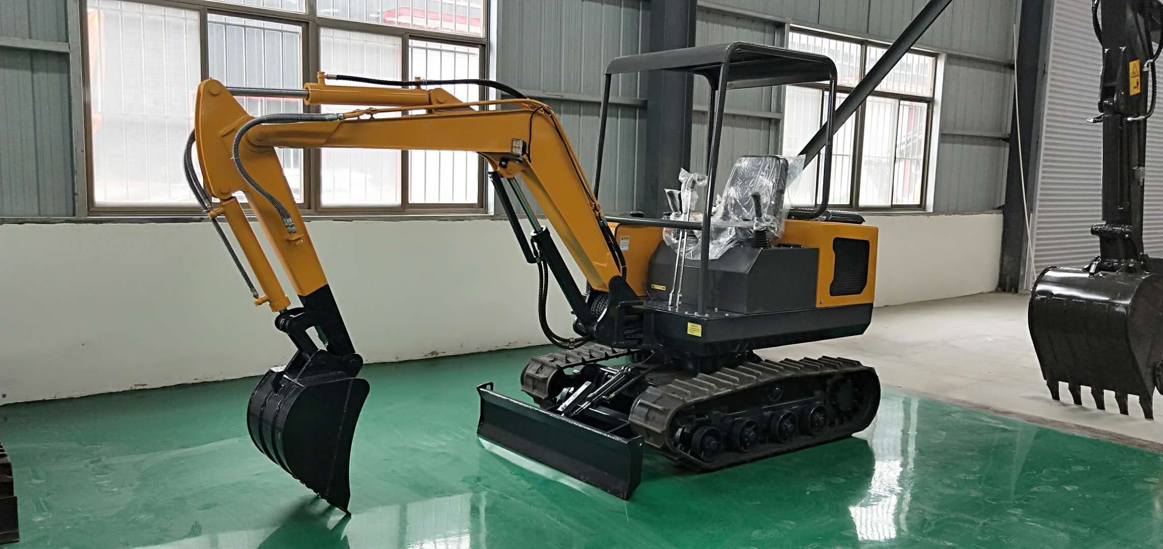 微挖掘机怎么开,微挖小型挖掘机操作