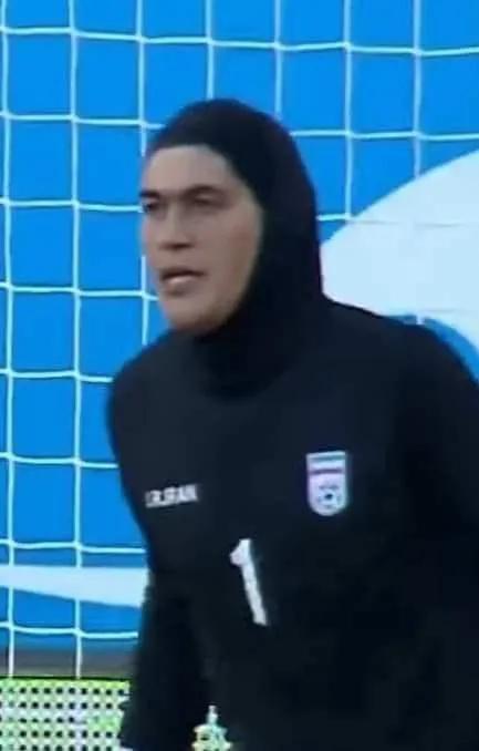 伊朗女足队员,伊朗女足真有男扮女装吗