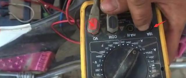 万用表怎么测量电动车充电器电流,钳形万用表测电动车电流