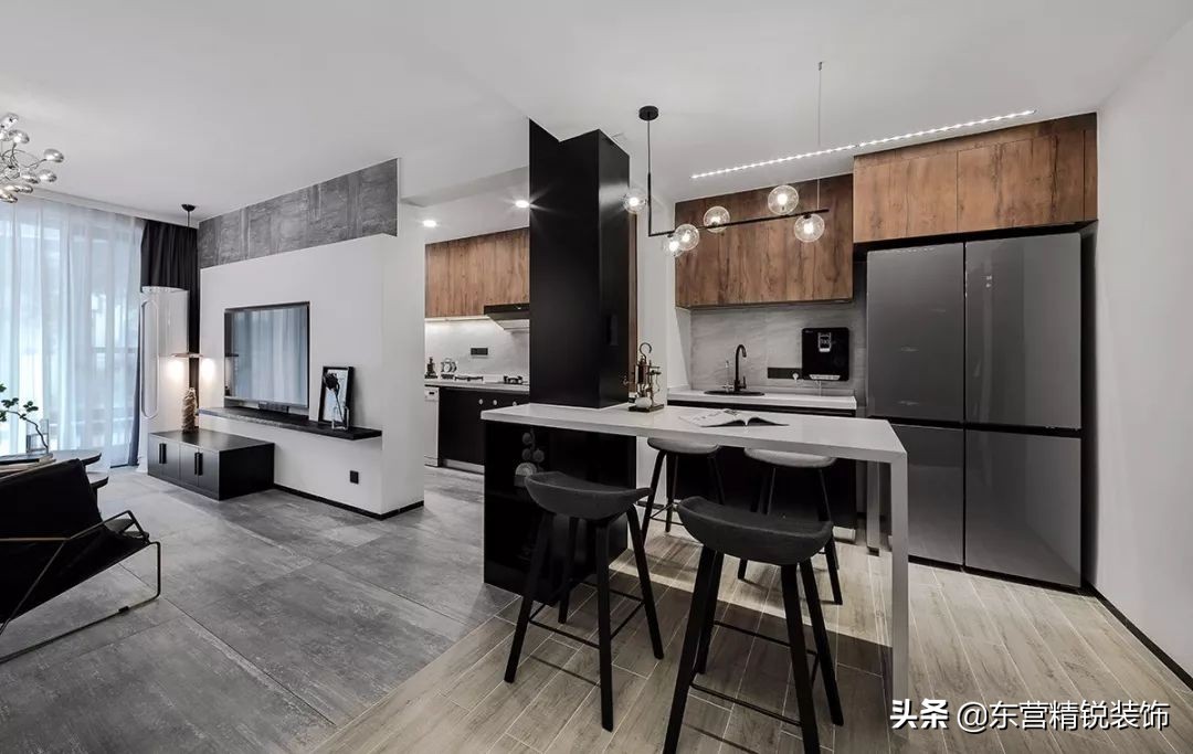 餐厨一体设计让空间显得很宽敞,餐厨客厅一体设计效果图