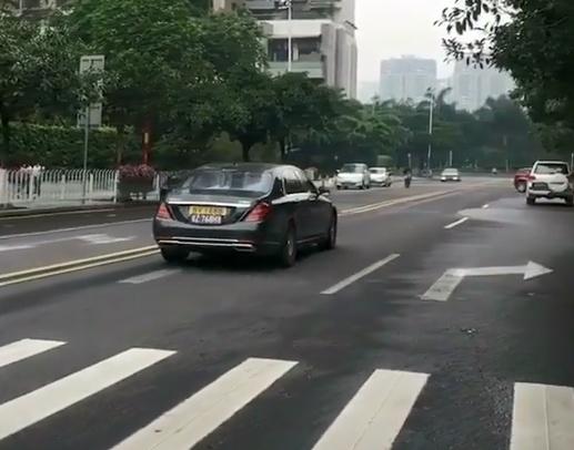 广州偶遇右舵版S680，车牌有3种颜色，价格比国内便宜200多万