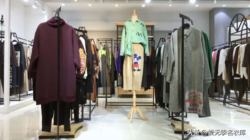 立马学会品牌折扣服装进货技巧 (服装品牌折扣从哪里进货)