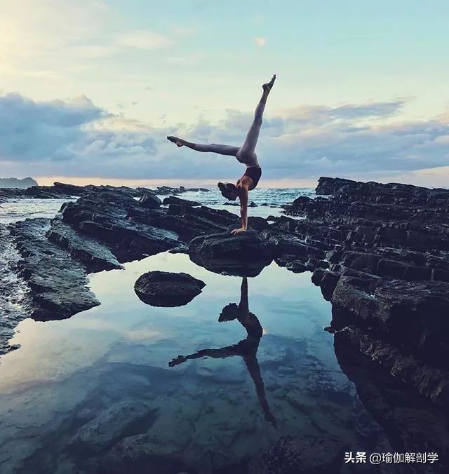 一个女孩几岁练瑜伽赚了十万 (瑜伽年入千万)