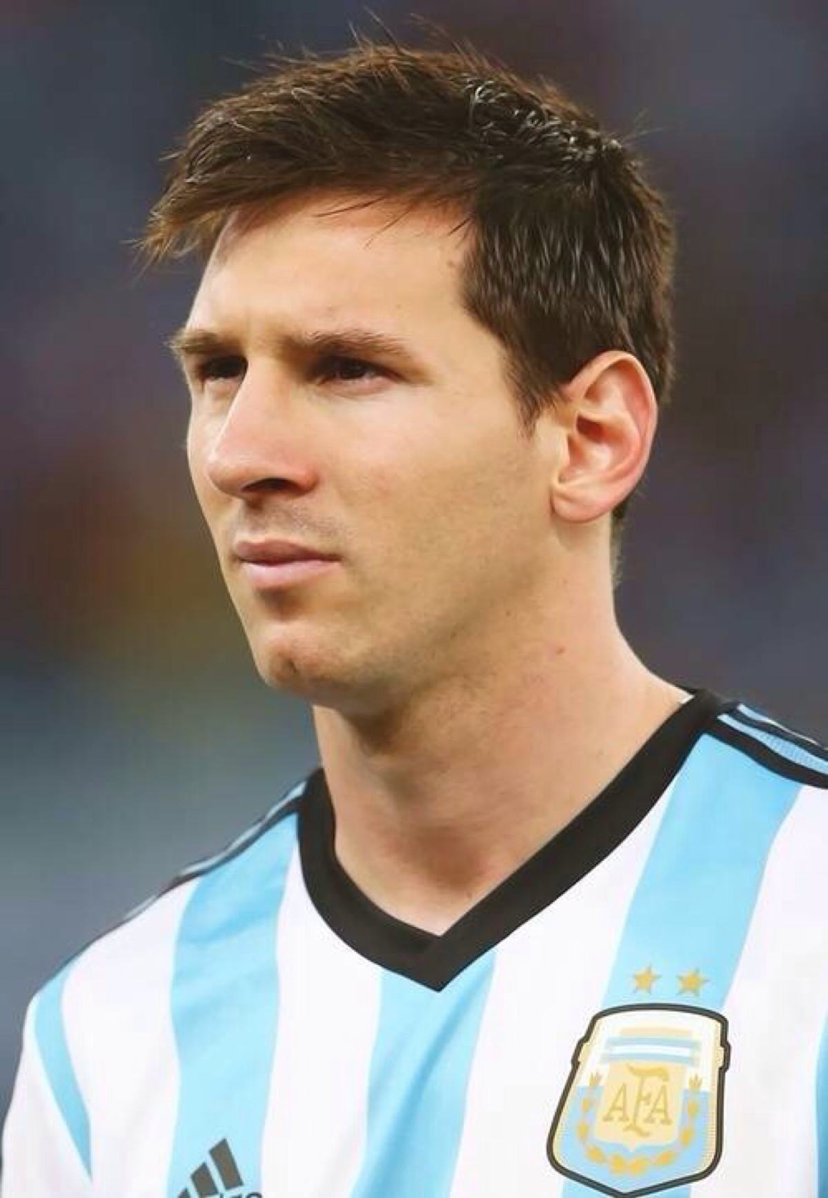 梅西c罗萨拉赫入榜,2022全球最帅100张面孔足球明星