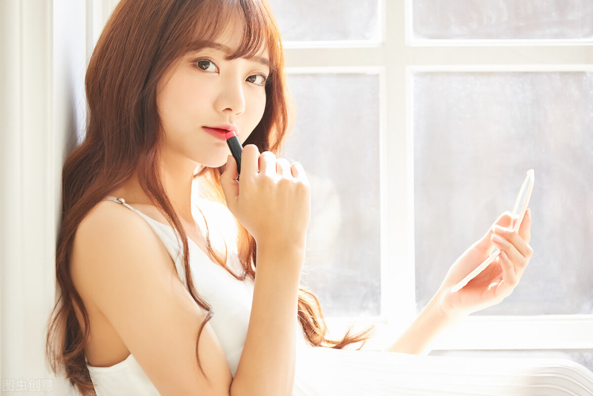 如果男生给你暗示女生要不要主动,面对男生的解释女生怎么回复